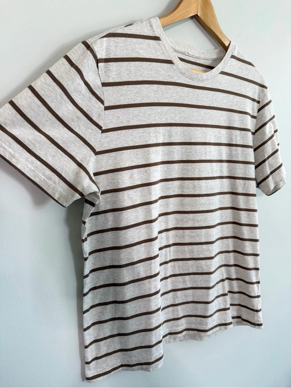 Banana Republic Premium Wash Cream/Brown Striped Short-Sleeve Tee Men’s Large